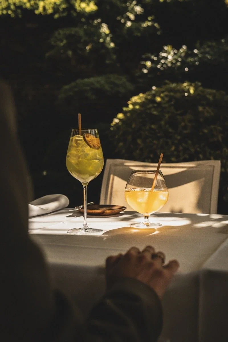 Photographie de la série Clarance, ambiance de restaurant